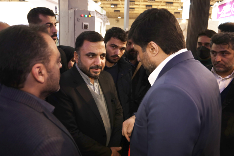 وزیر ارتباطات از غرفه هگتا بازدید کرد